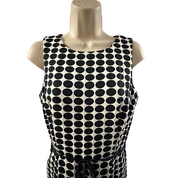 Taylor ~ Dark Navy and Cream Polka Dot Fit & Flare Dress ~ side pockets ~ size 6 - Picture 4 of 13